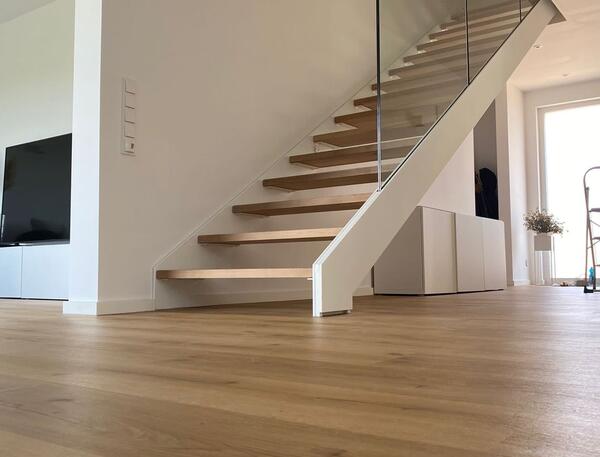 Stahlwange weiß + Ganzglas