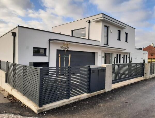 Zaun + Mülleinhausung